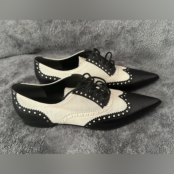 Gucci Black and White Women's Broque Oxford Shoes - Picture 1 of 13